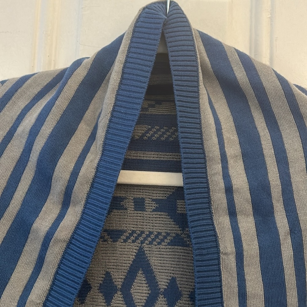 Red Camel Wrap - Picture 2 of 8